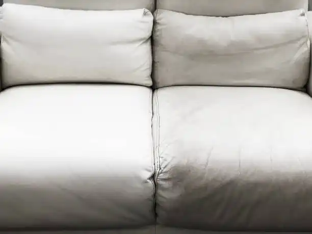 كنب نظيف لامع بعد خدمات شركة دار الزين كلين في الإمارات.